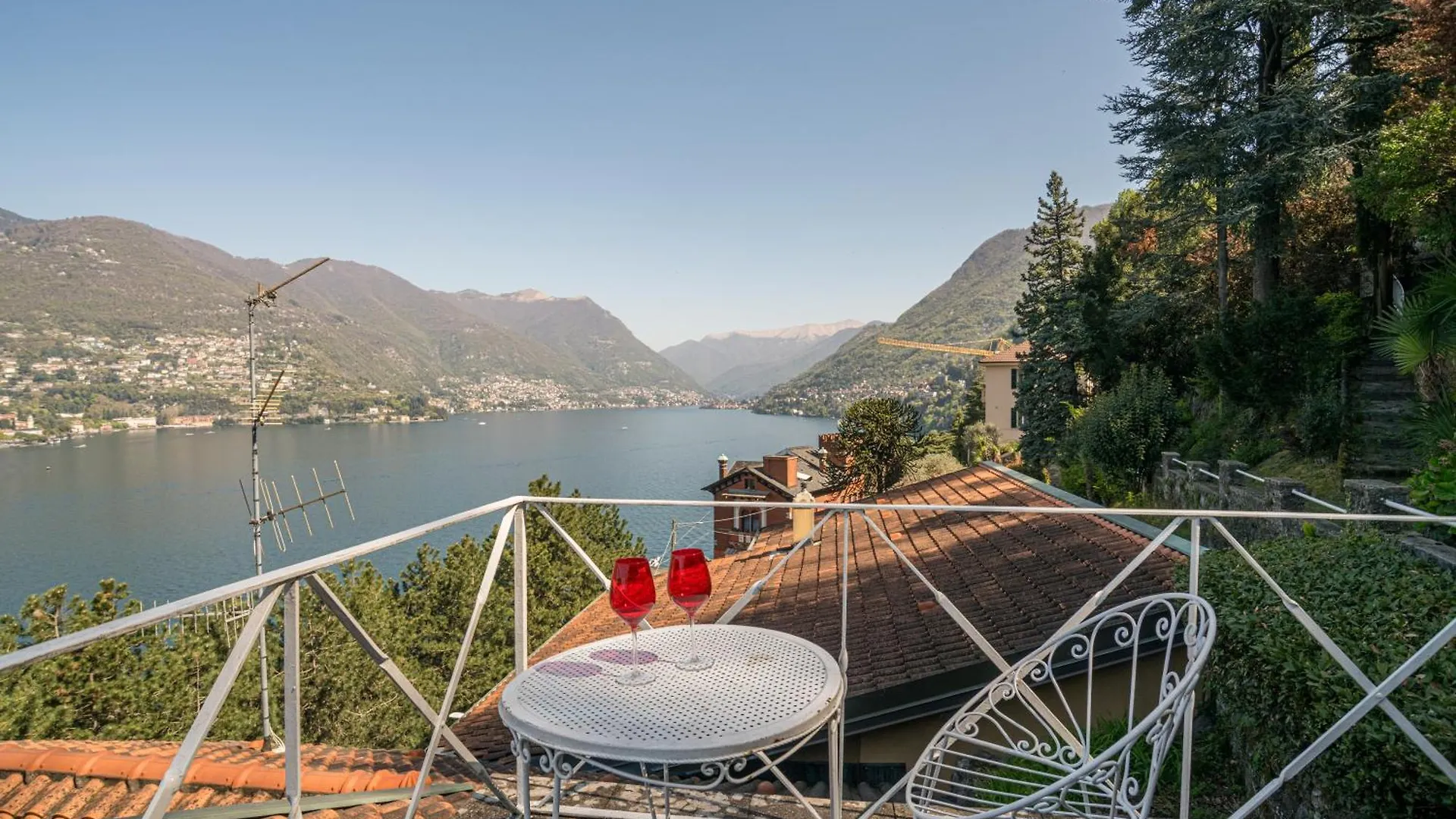 Guest Host - Stylish And Bright Apartment With Private Garden Côme Italie