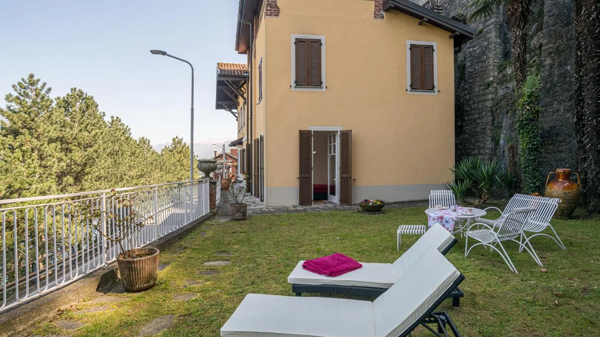 Guest Host - Stylish And Bright Apartment With Private Garden Côme