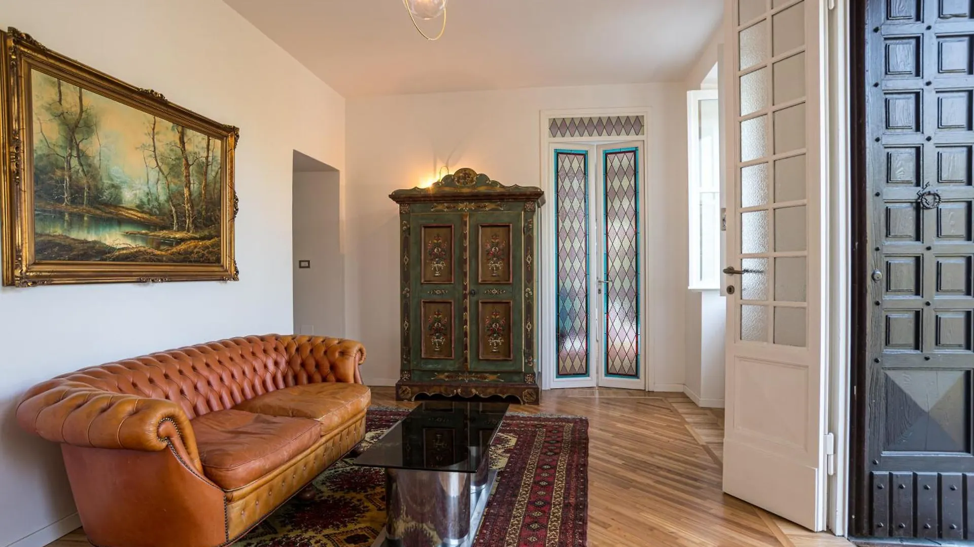 Guest Host - Stylish And Bright Apartment With Private Garden location